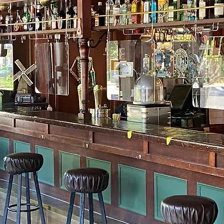 Отель Cafe The Windmill *