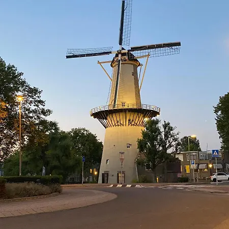 Отель Cafe The Windmill *
