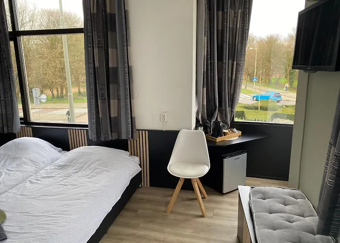 فندق Cafe The Windmill *